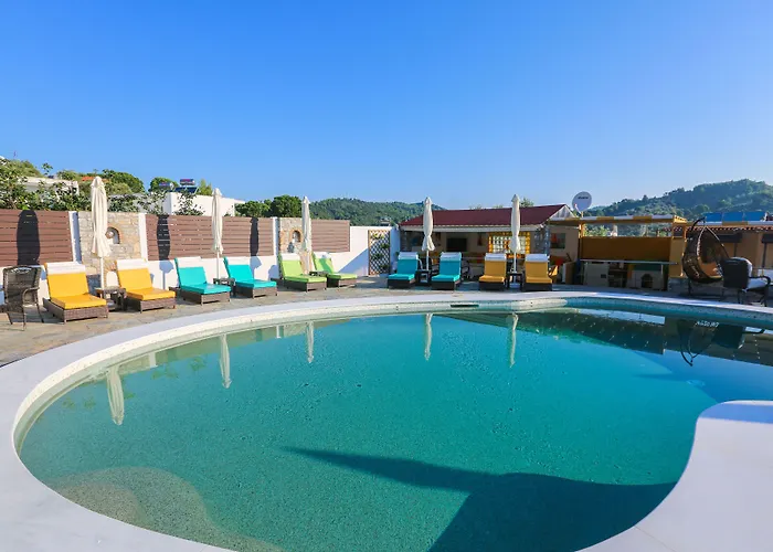 Skiathos Island מלון דירות