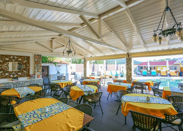 Skiathos Island מלון דירות 4*